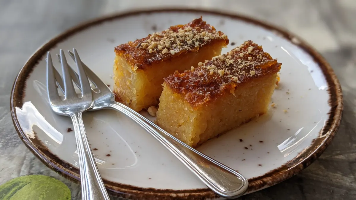 Foto de exemplo: Duas fatias de bolo de laranja