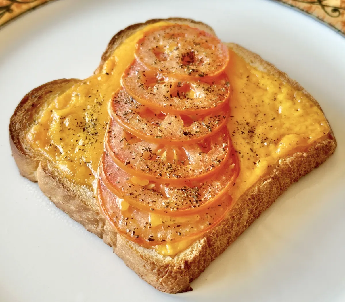 Foto de exemplo: Tosta de queijo com tomate